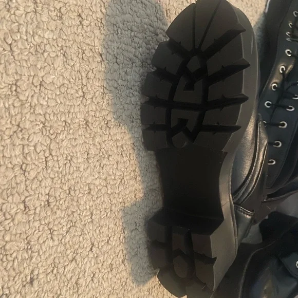 Goth Black Lace-Up over the Knee-High Boots - Picture 3 of 3